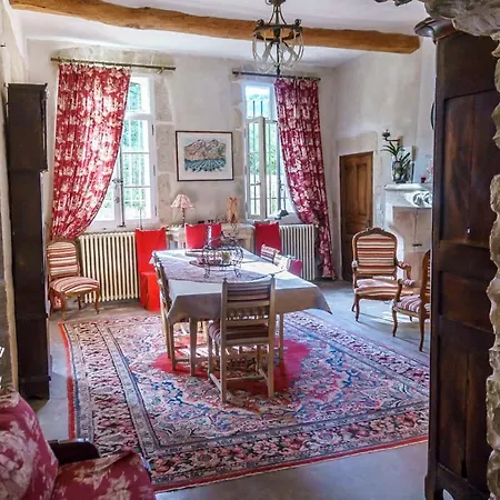 Mas Des Carnassoles לינה וארוחת בוקר 3*